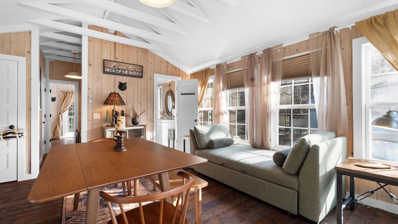 Photo of Bedroom in Blue Eye