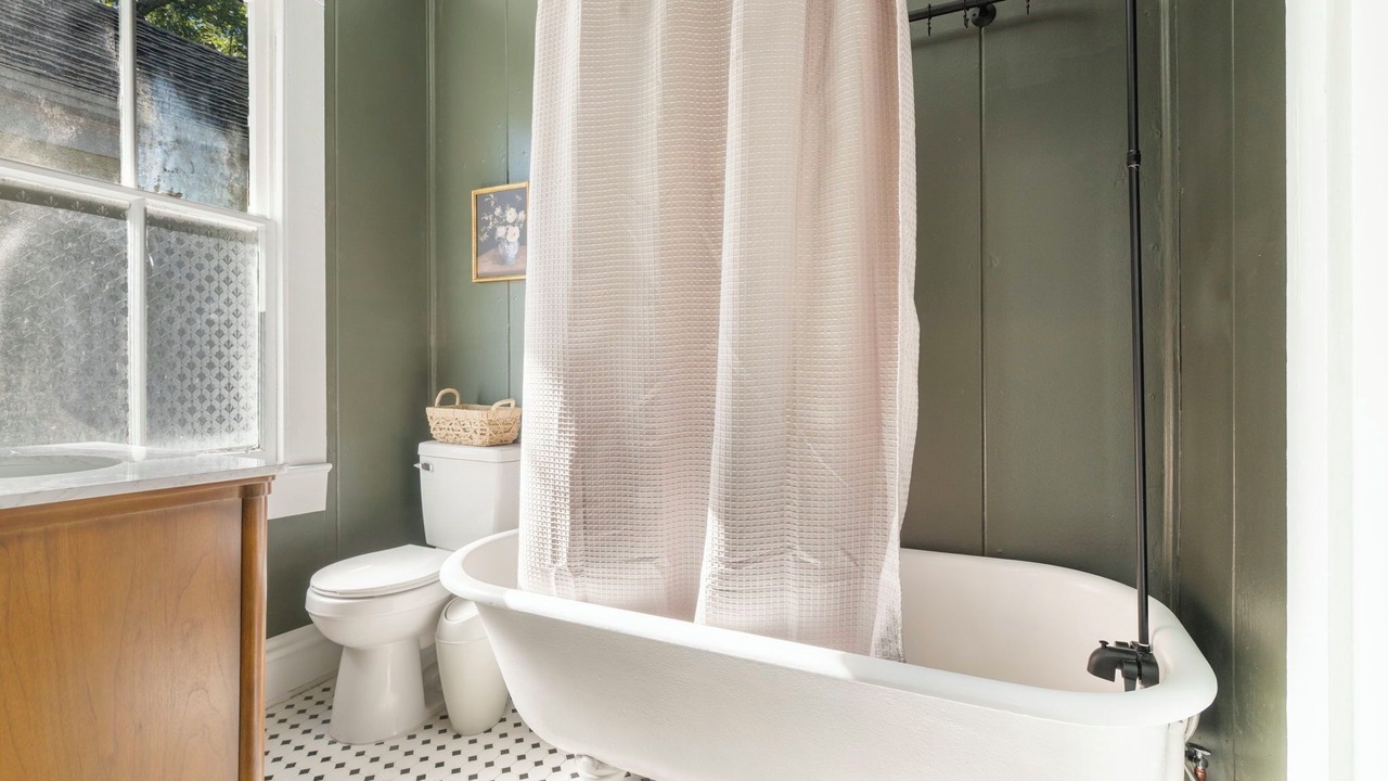 Photo of Bathroom in Hannon Park