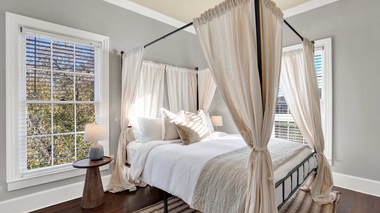 Photo of Bedroom in Beach Institute