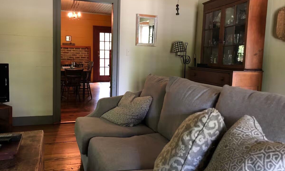 Photo of Livingroom in Burlington