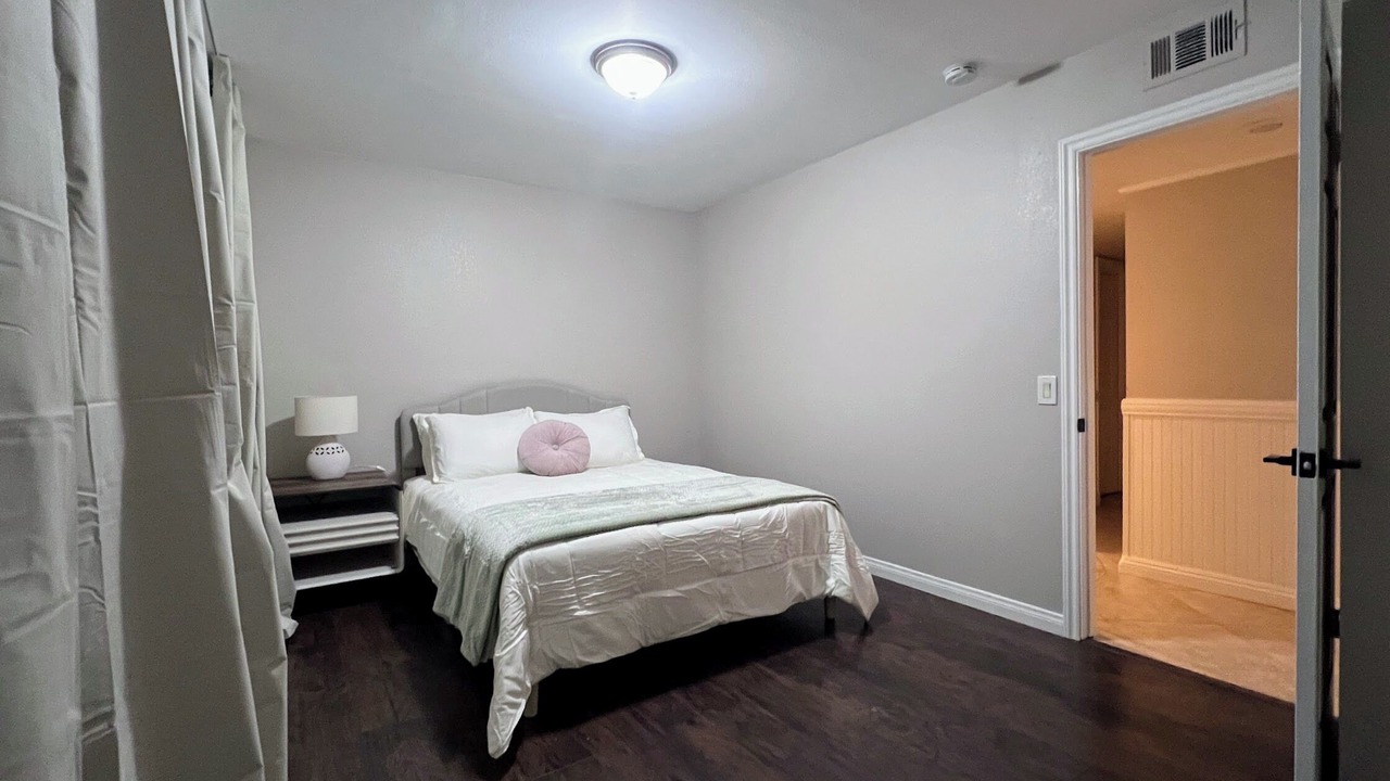 Photo of Bedroom in Orange