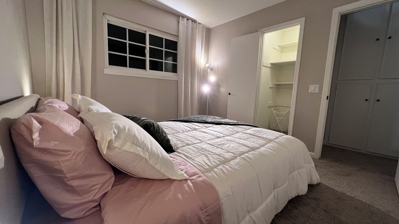 Photo of Bedroom in Orange