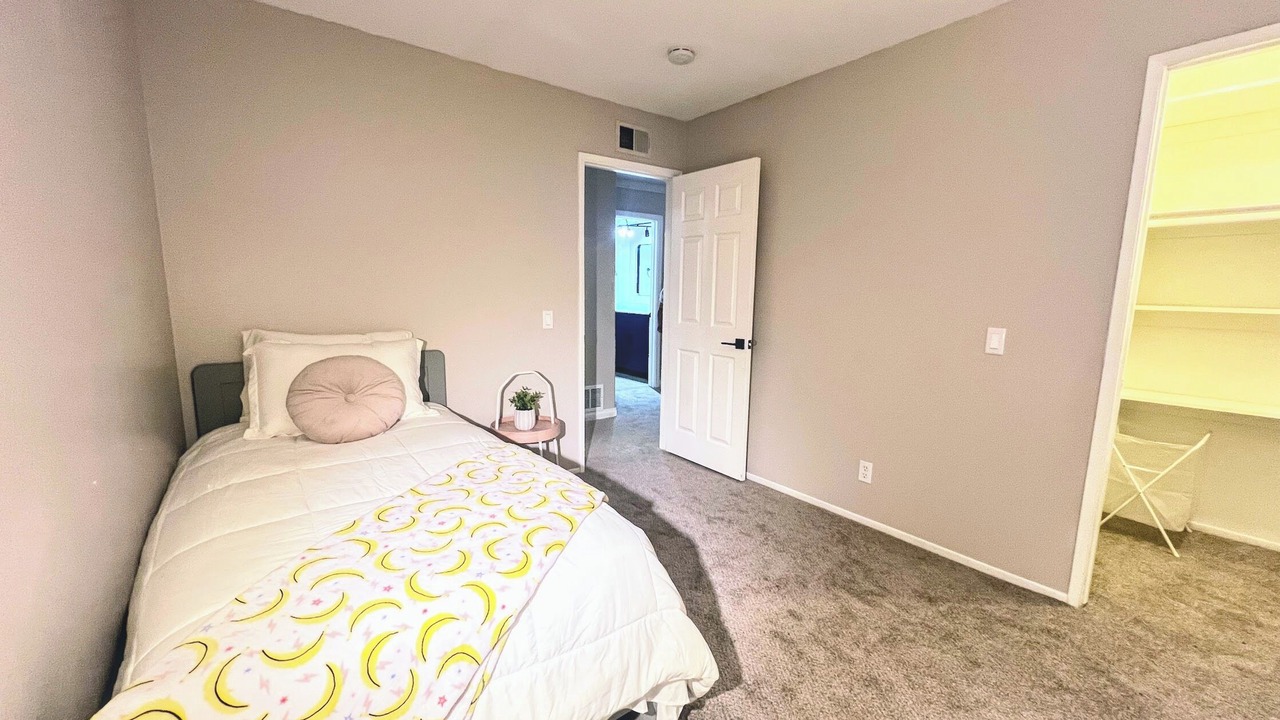 Photo of Bedroom in Orange