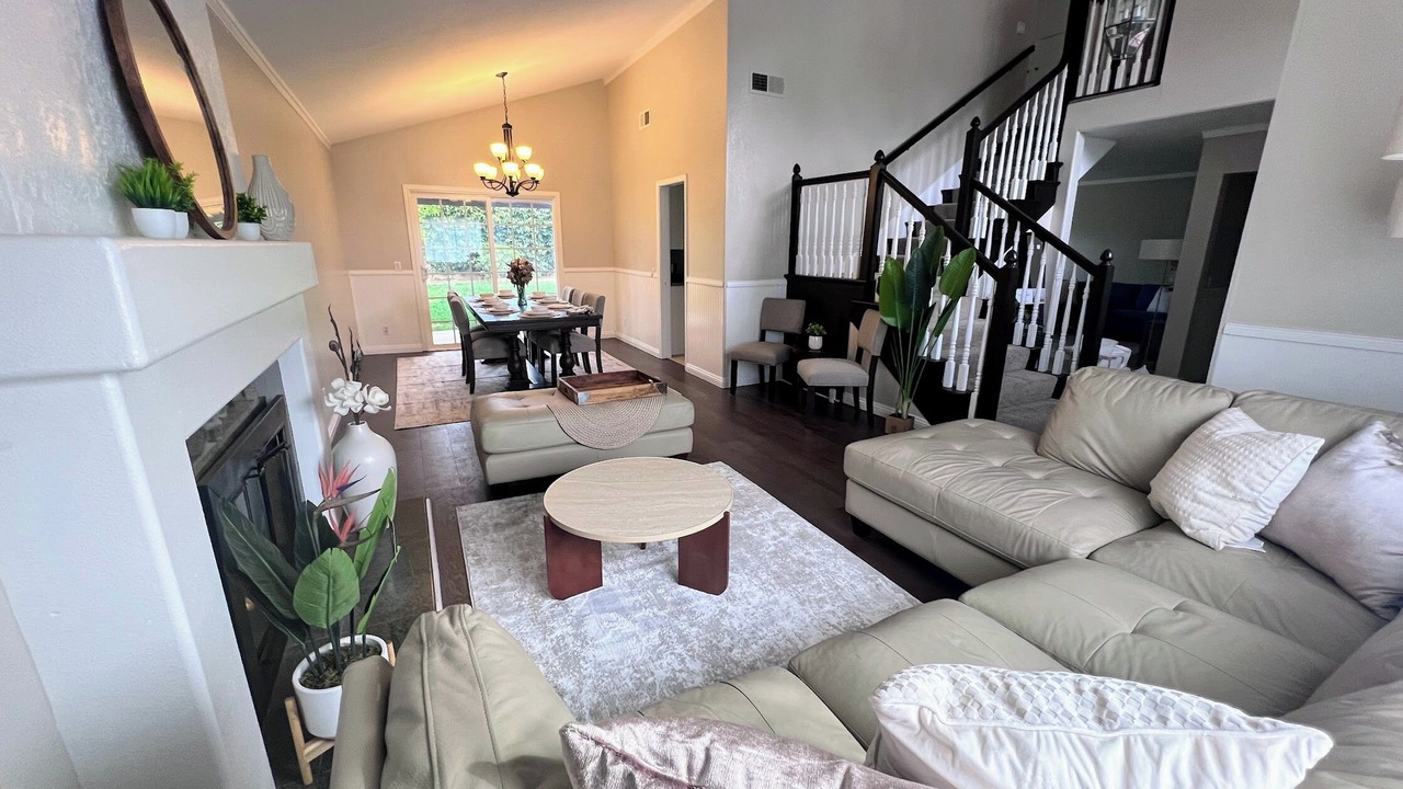 Photo of Livingroom in Orange