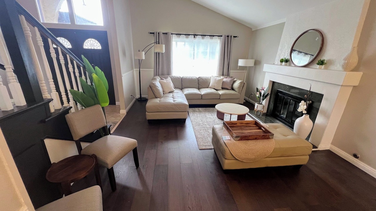 Photo of Livingroom in Orange