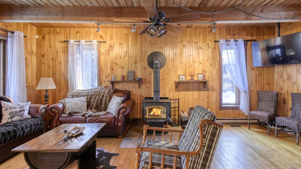 Photo of Livingroom in St-Adolphe-d'Howard