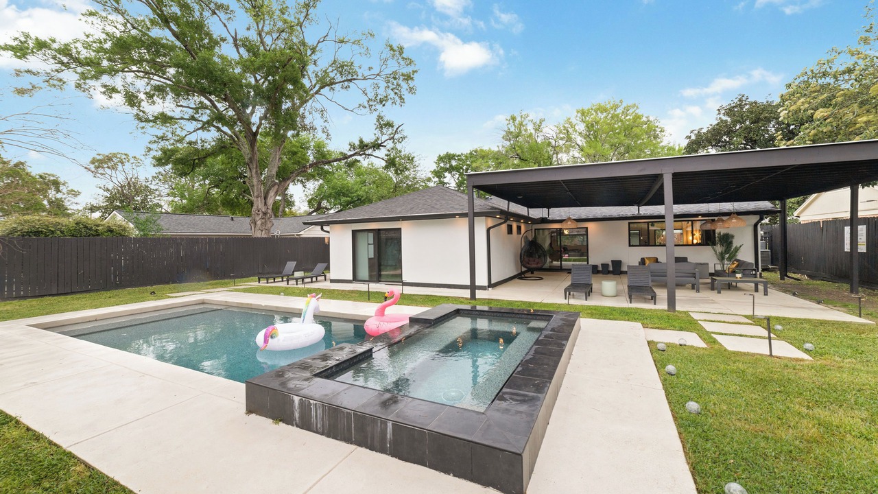 Photo of Outdoor in Woodlake - Briar Meadow