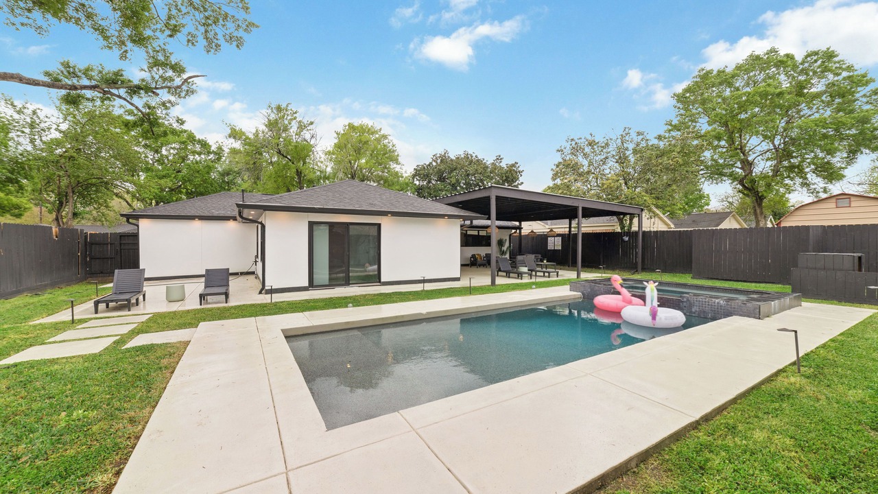 Photo of Outdoor in Woodlake - Briar Meadow