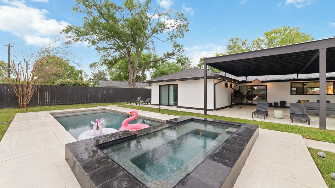 Photo of Outdoor in Woodlake - Briar Meadow