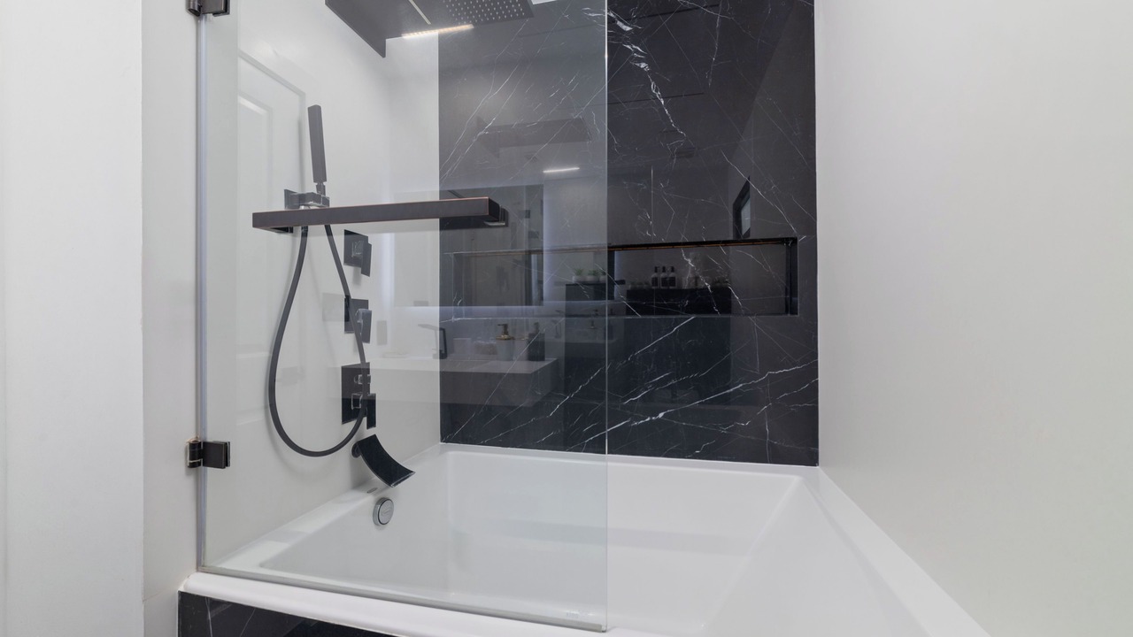 Photo of Bathroom in Woodlake - Briar Meadow