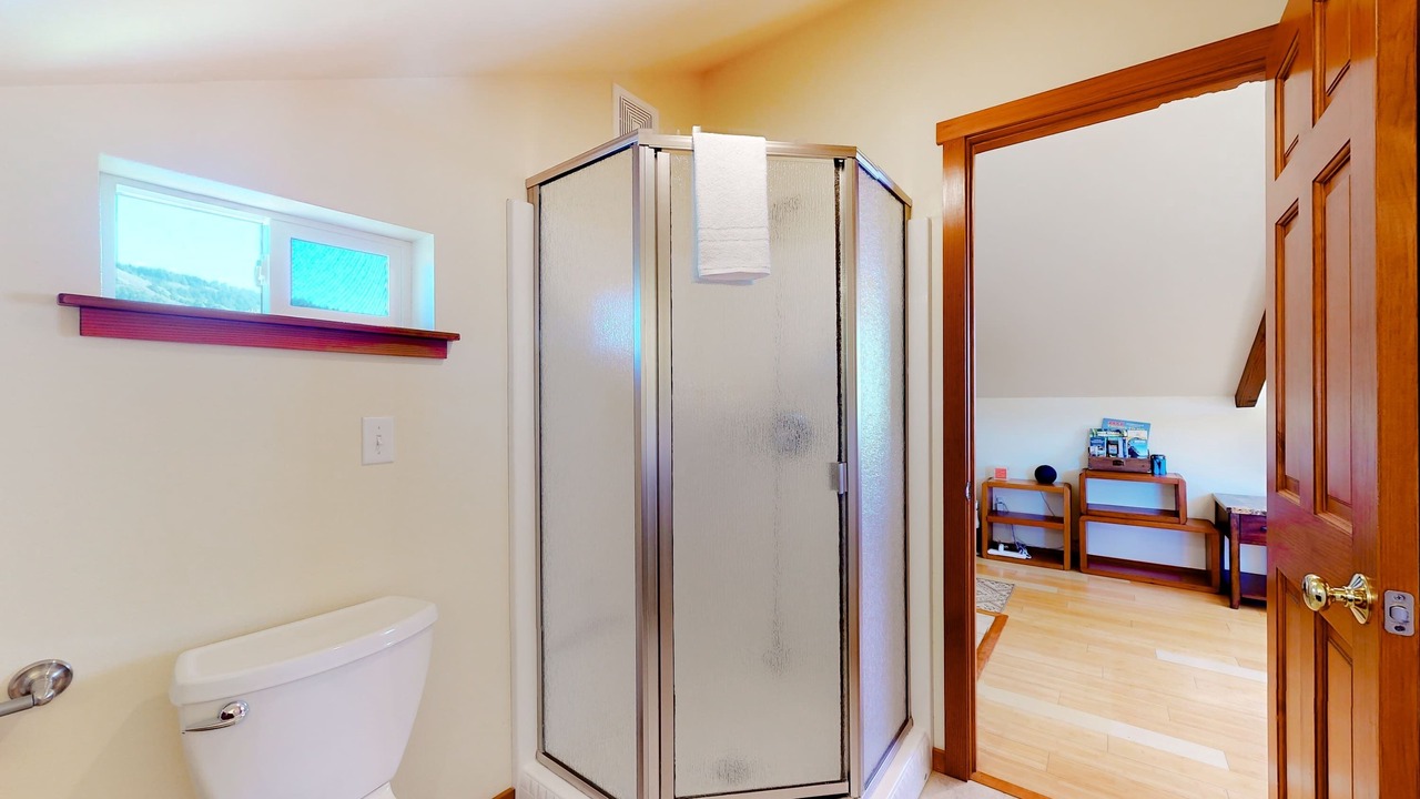 Photo of Bathroom in Elk