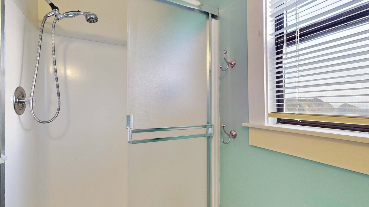 Photo of Bathroom in Elk