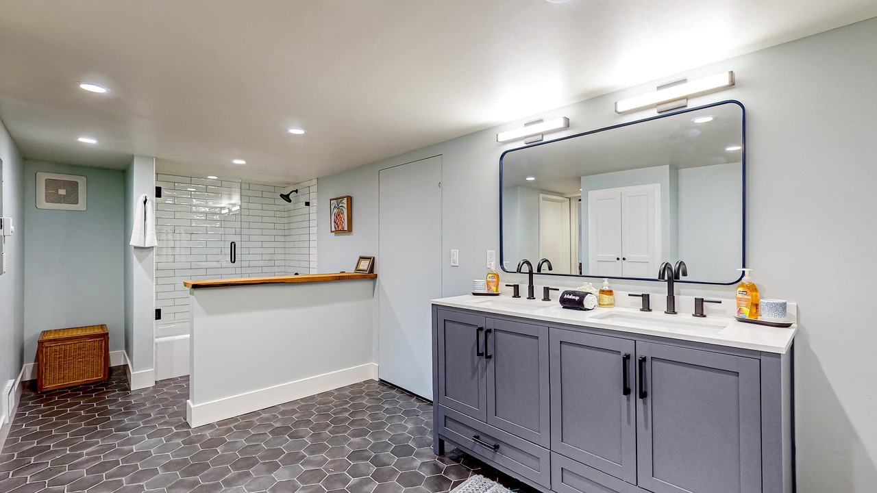 Photo of Bathroom in Elk