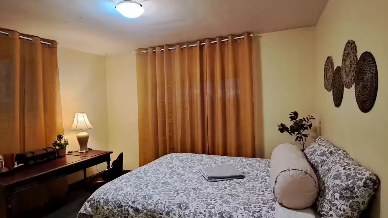 Photo of Bedroom in Crescent Heights