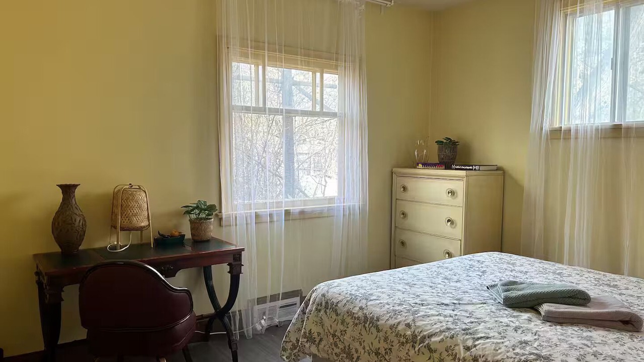 Photo of Bedroom in Crescent Heights