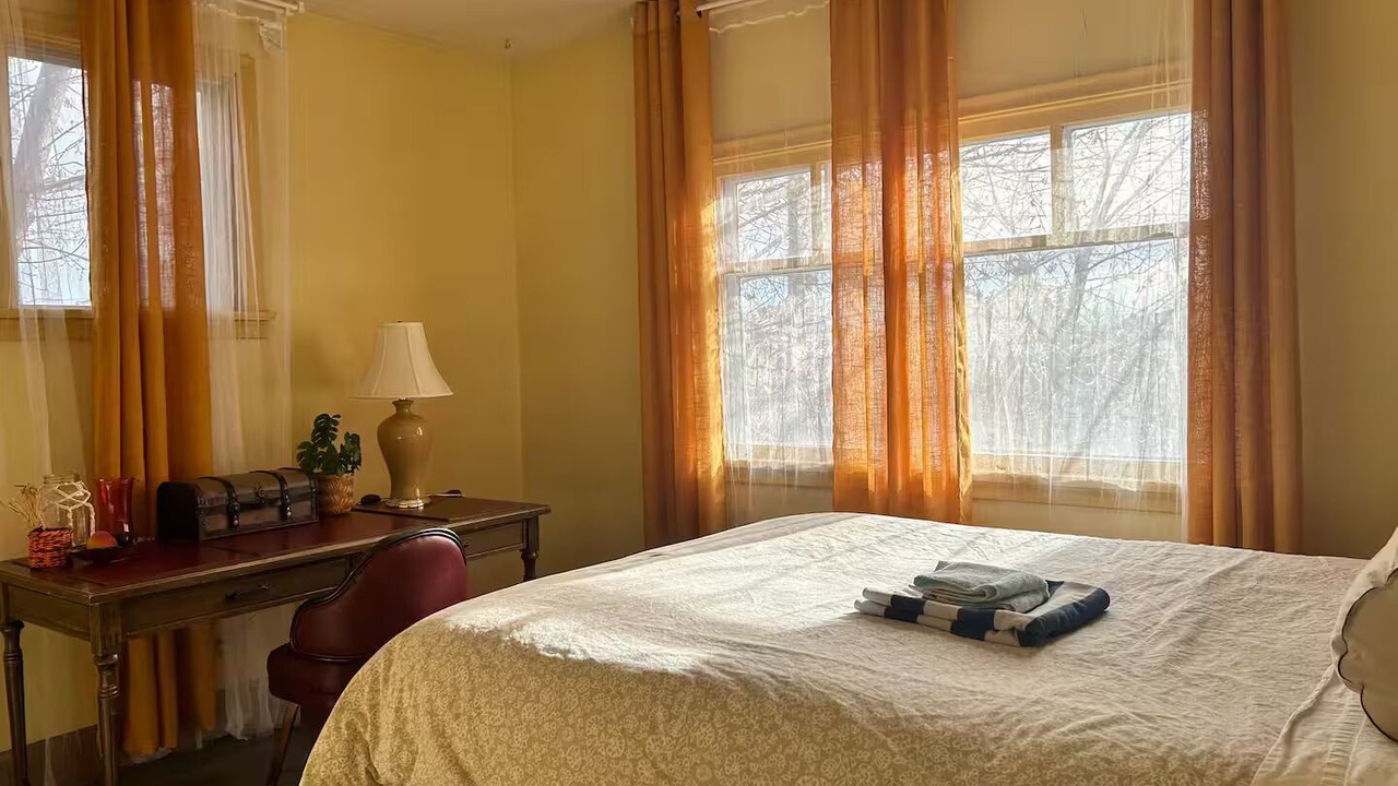 Photo of Bedroom in Crescent Heights