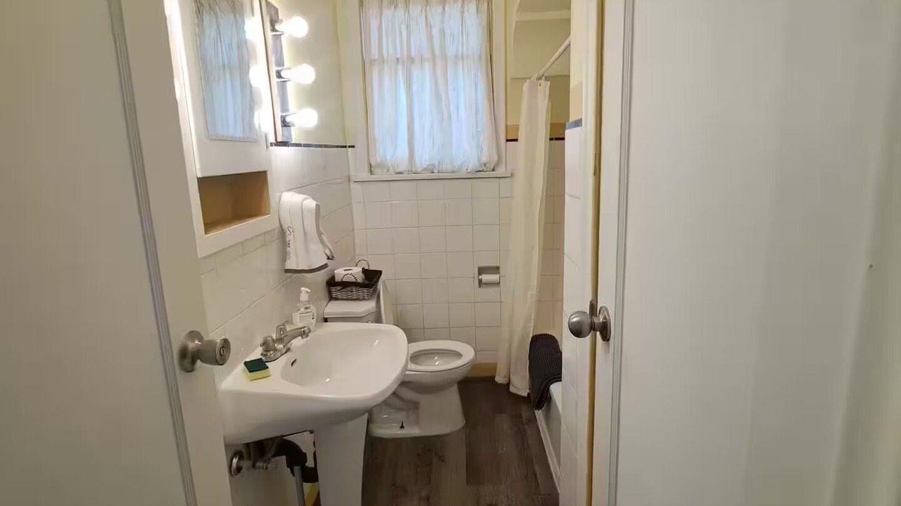 Photo of Bathroom in Crescent Heights