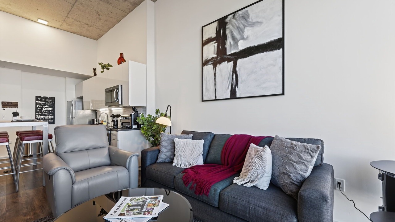 Photo of Livingroom in Music Row