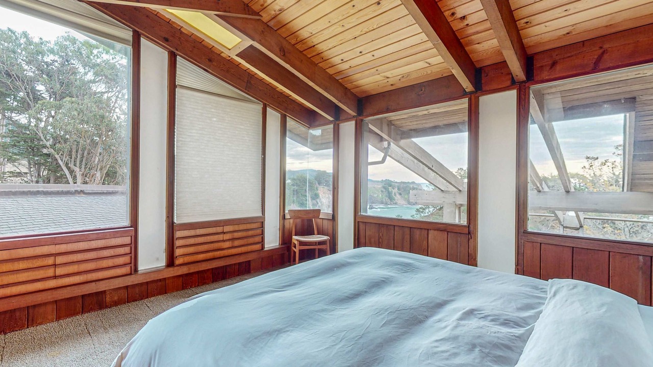 Photo of Bedroom in Elk