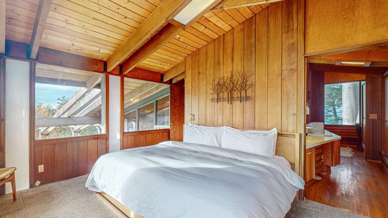 Photo of Bedroom in Elk