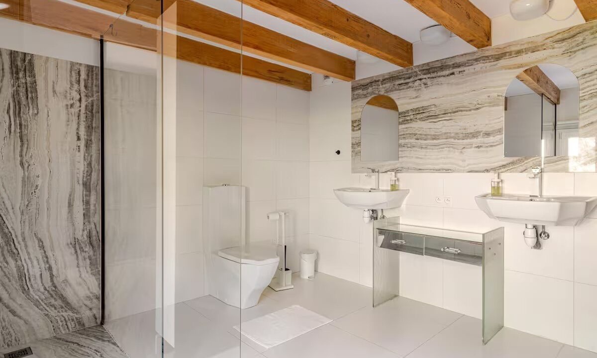 Photo of Bathroom in Gairaut