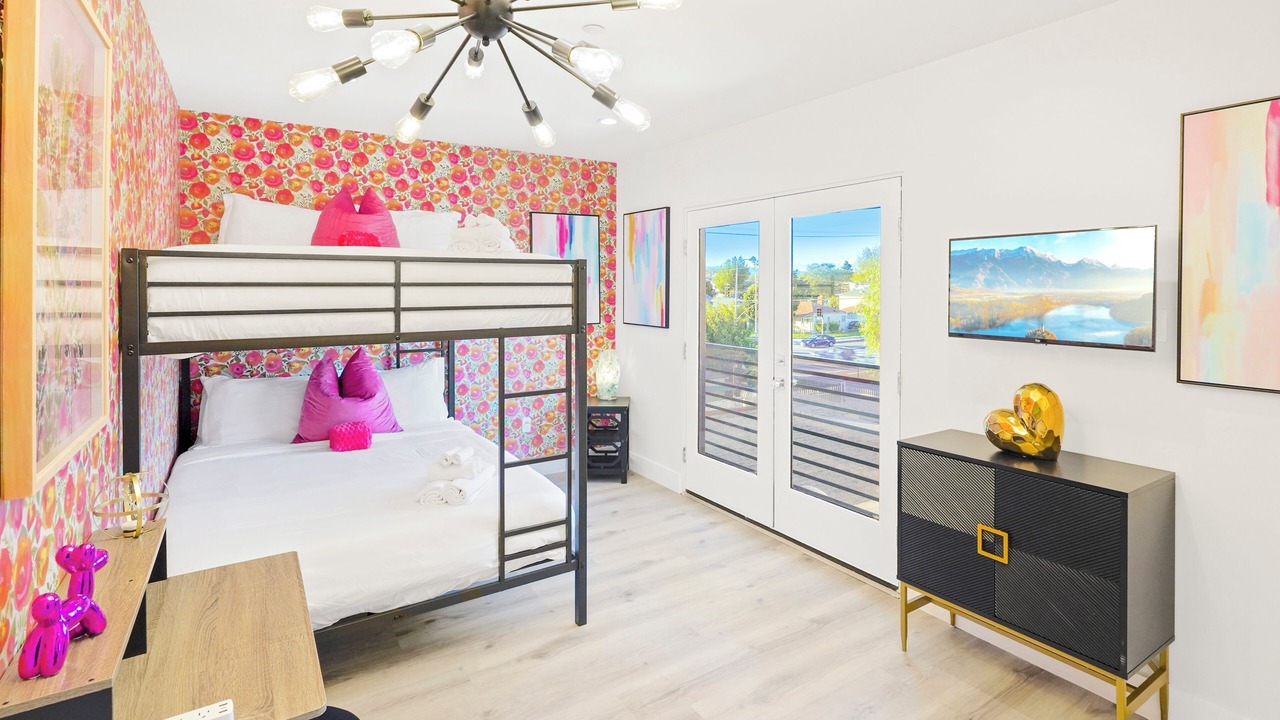Photo of Bedroom in NoHo Arts District
