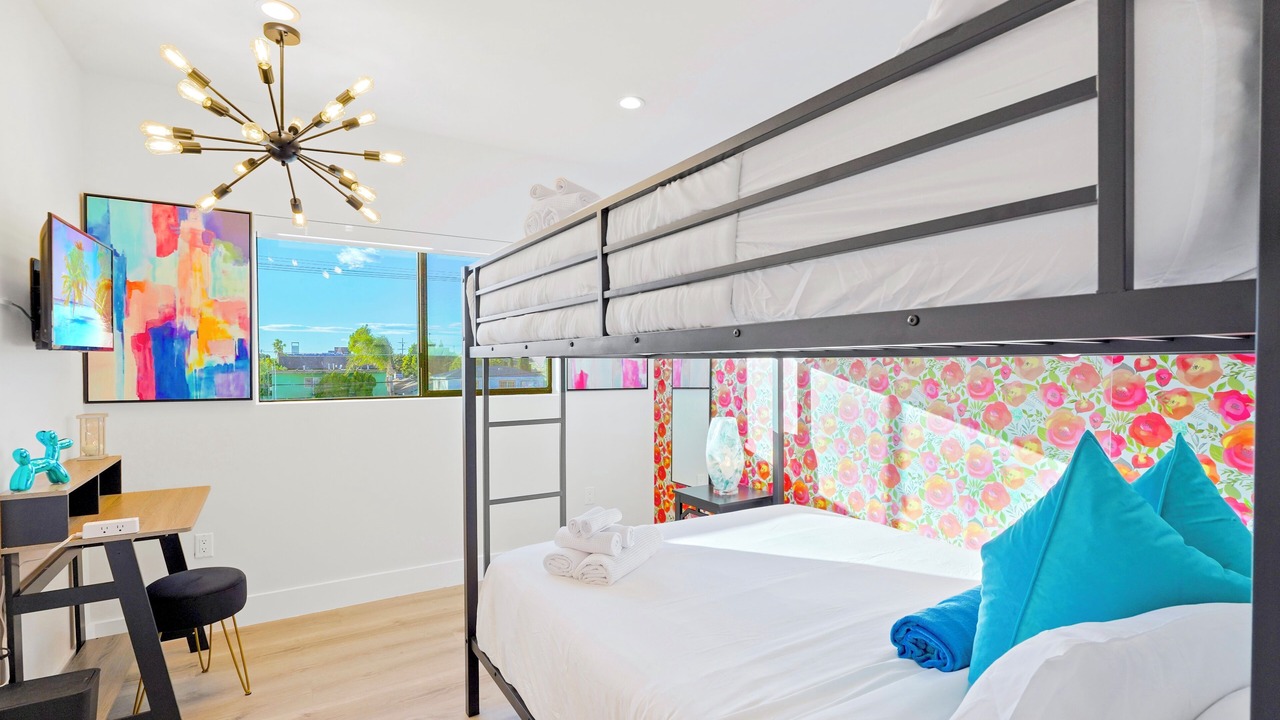 Photo of Bedroom in NoHo Arts District