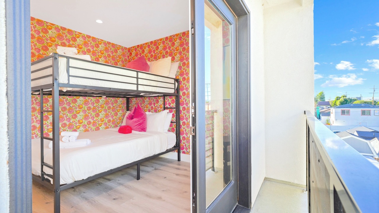 Photo of Bedroom in NoHo Arts District