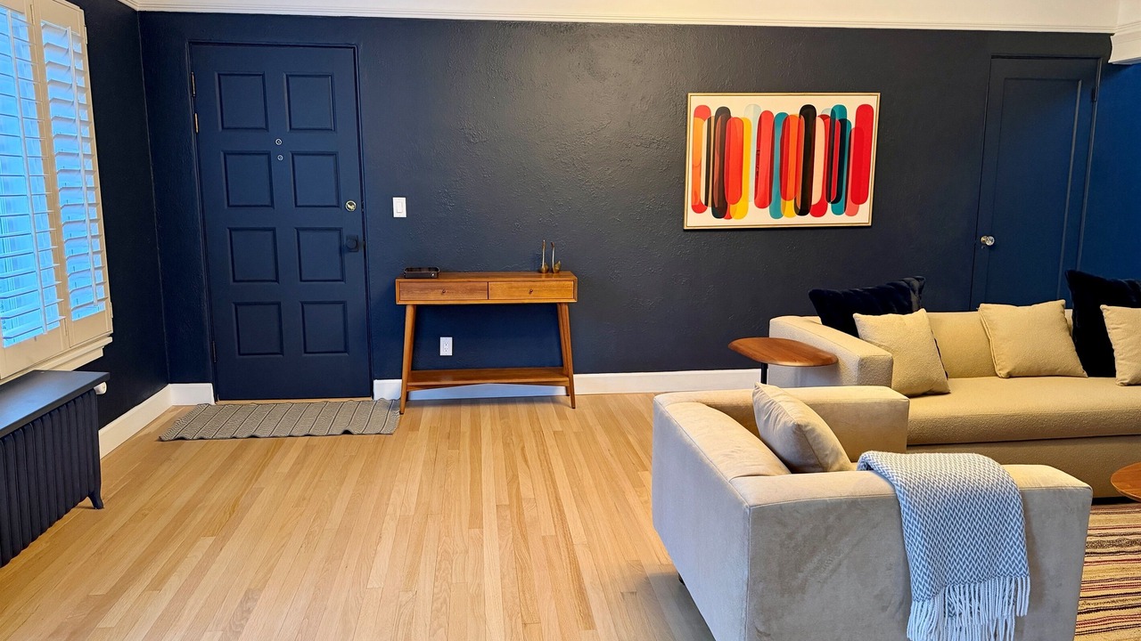 Photo of Livingroom in Eastlake