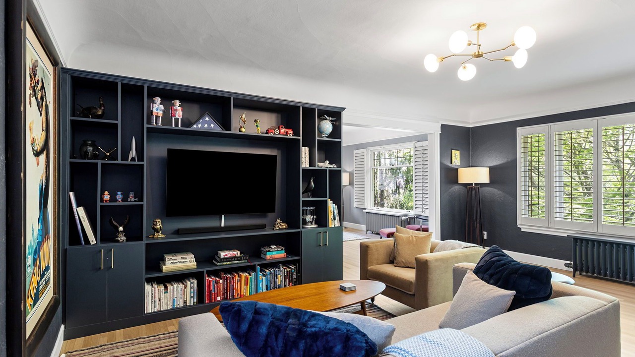 Photo of Livingroom in Eastlake