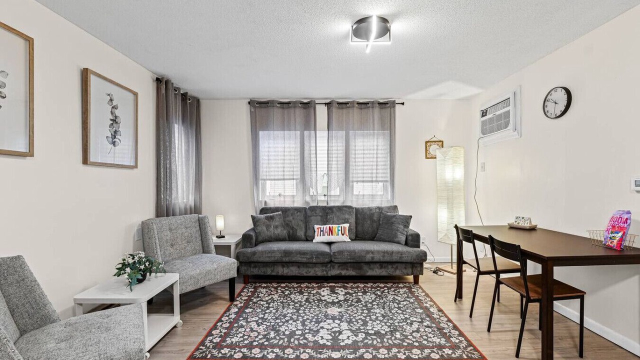 Photo of Livingroom in Champaign