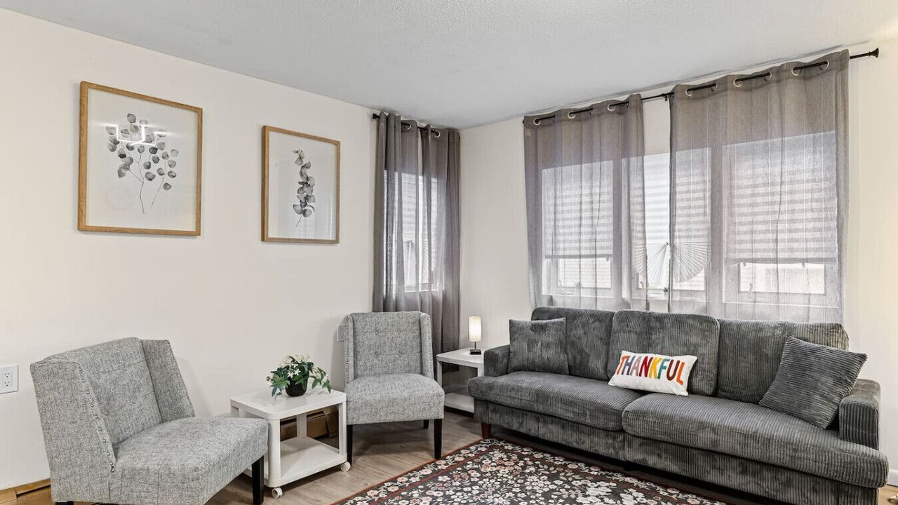 Photo of Livingroom in Champaign