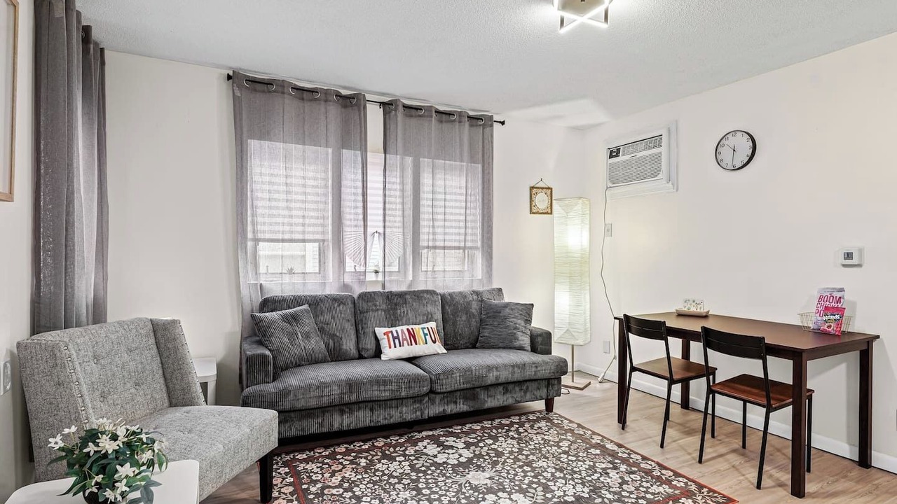 Photo of Livingroom in Champaign