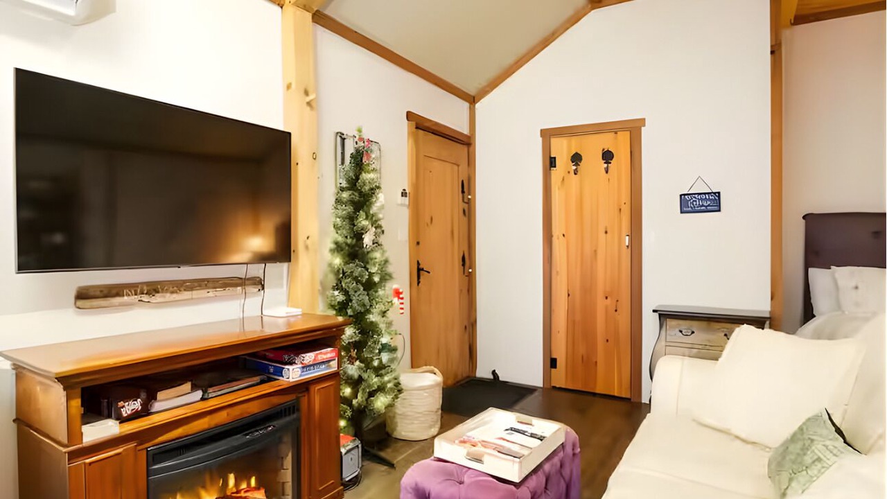 Photo of Livingroom in Parry Sound
