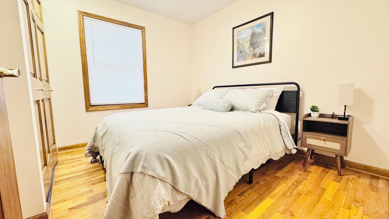 Photo of Bedroom in Lansing