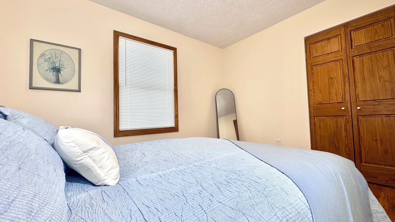 Photo of Bedroom in Lansing