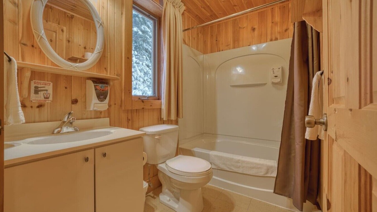 Photo of Bathroom in Saint-Paul-de-Montminy