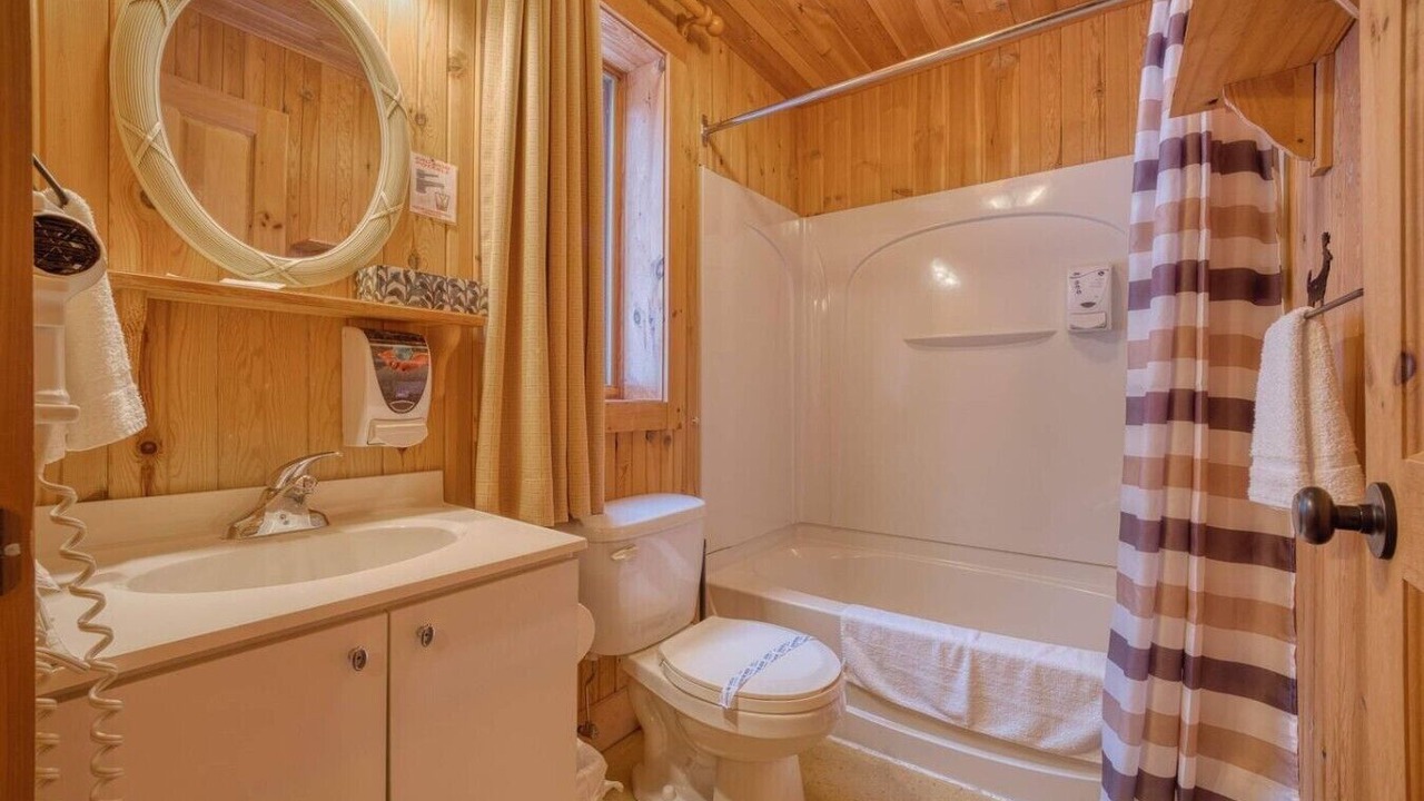 Photo of Bathroom in Saint-Paul-de-Montminy