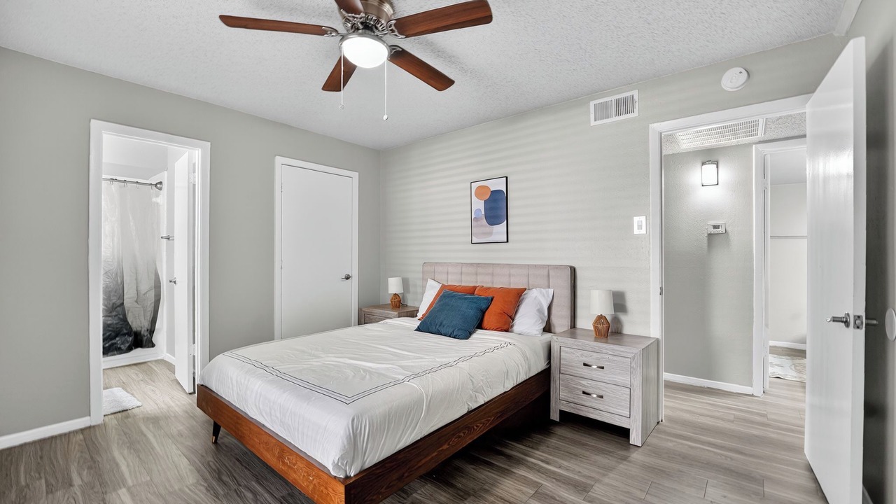 Photo of Bedroom in Lake Highlands