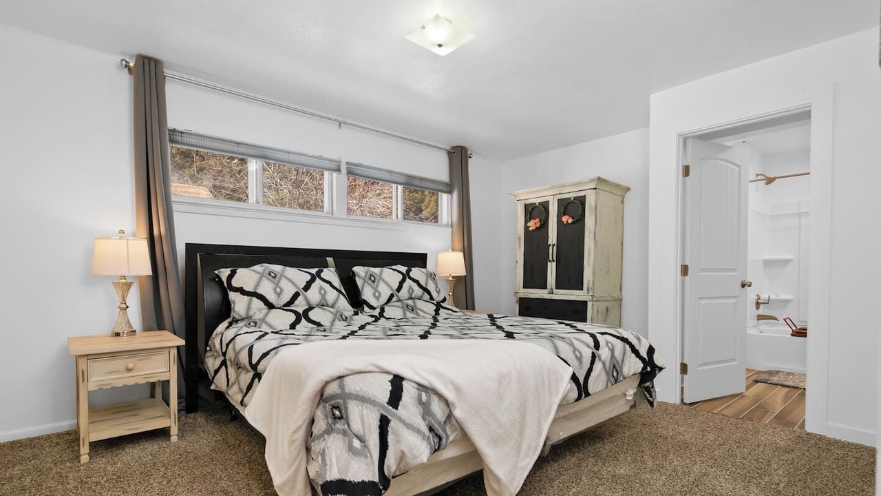 Photo of Bedroom in Cascade