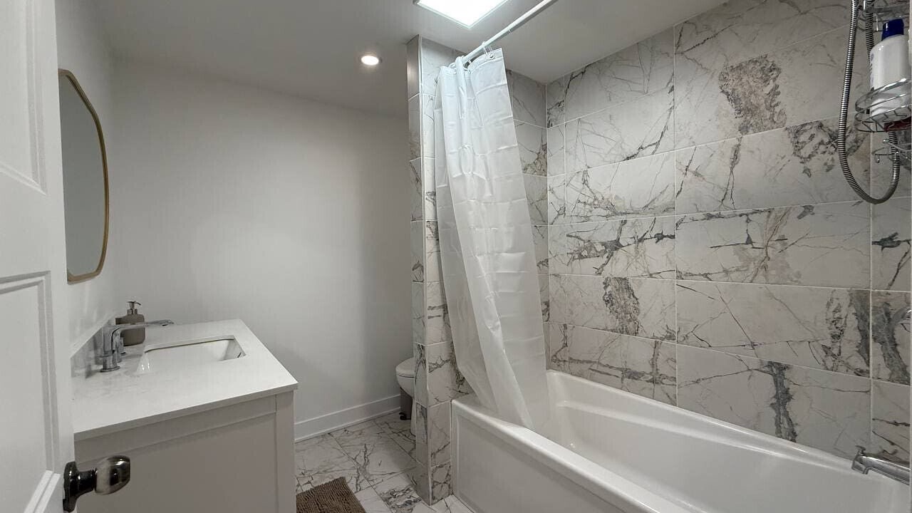 Photo of Bathroom in Longueuil