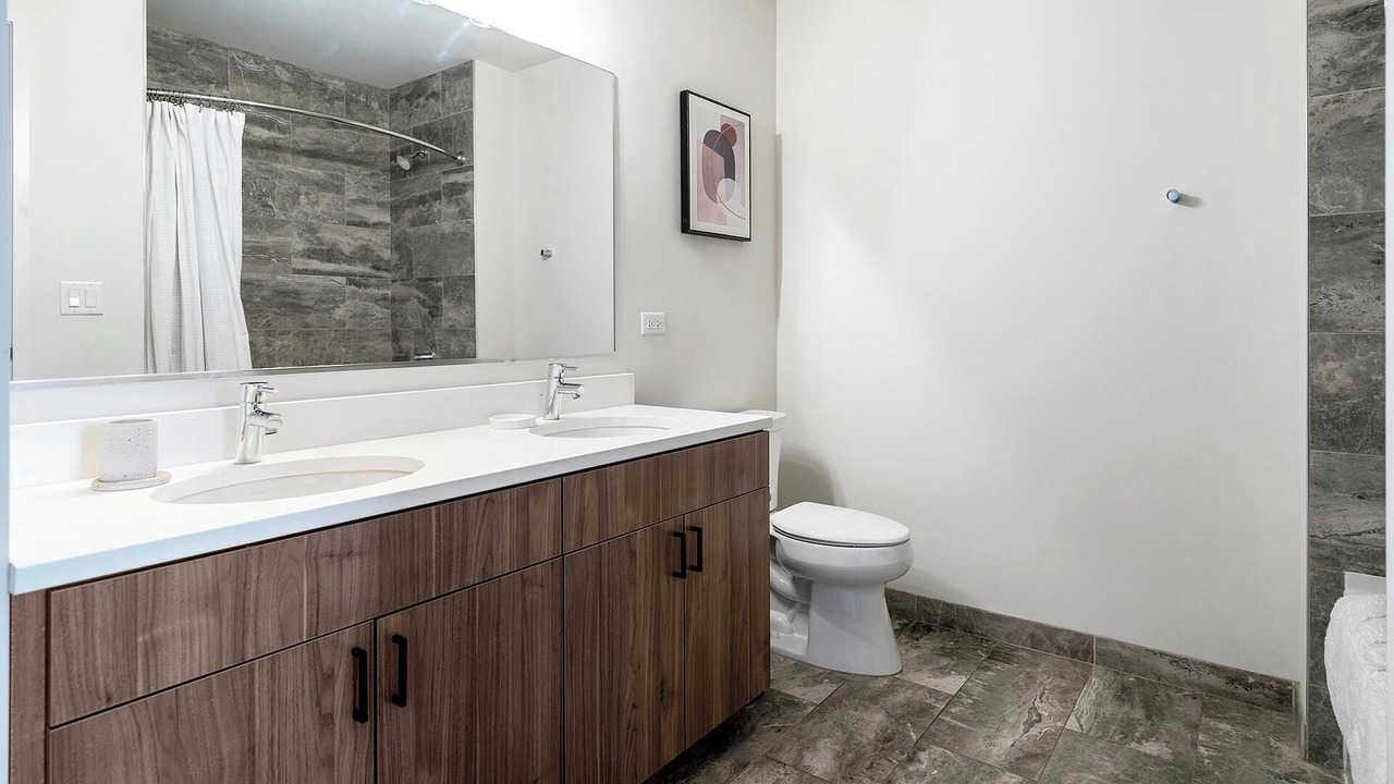 Photo of Bathroom in Logan Square