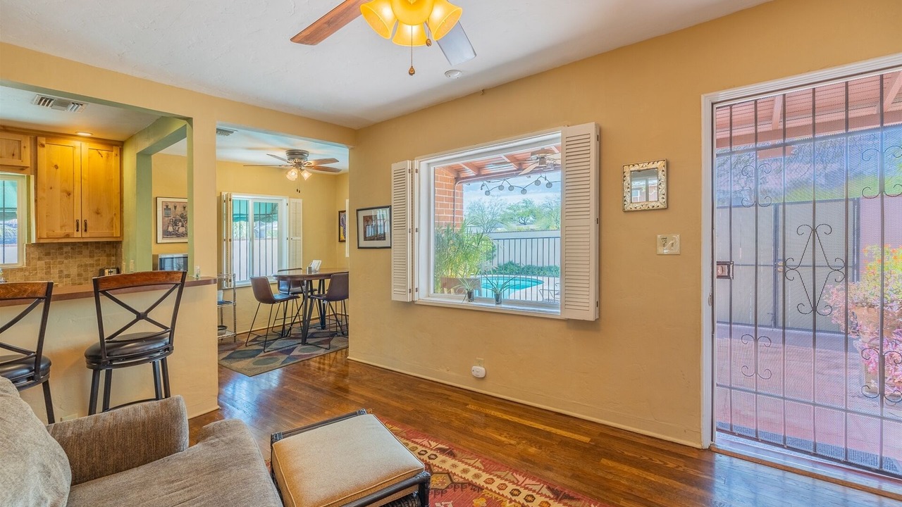 Photo of Livingroom in Blenman-Elm