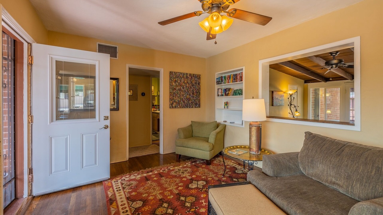Photo of Livingroom in Blenman-Elm