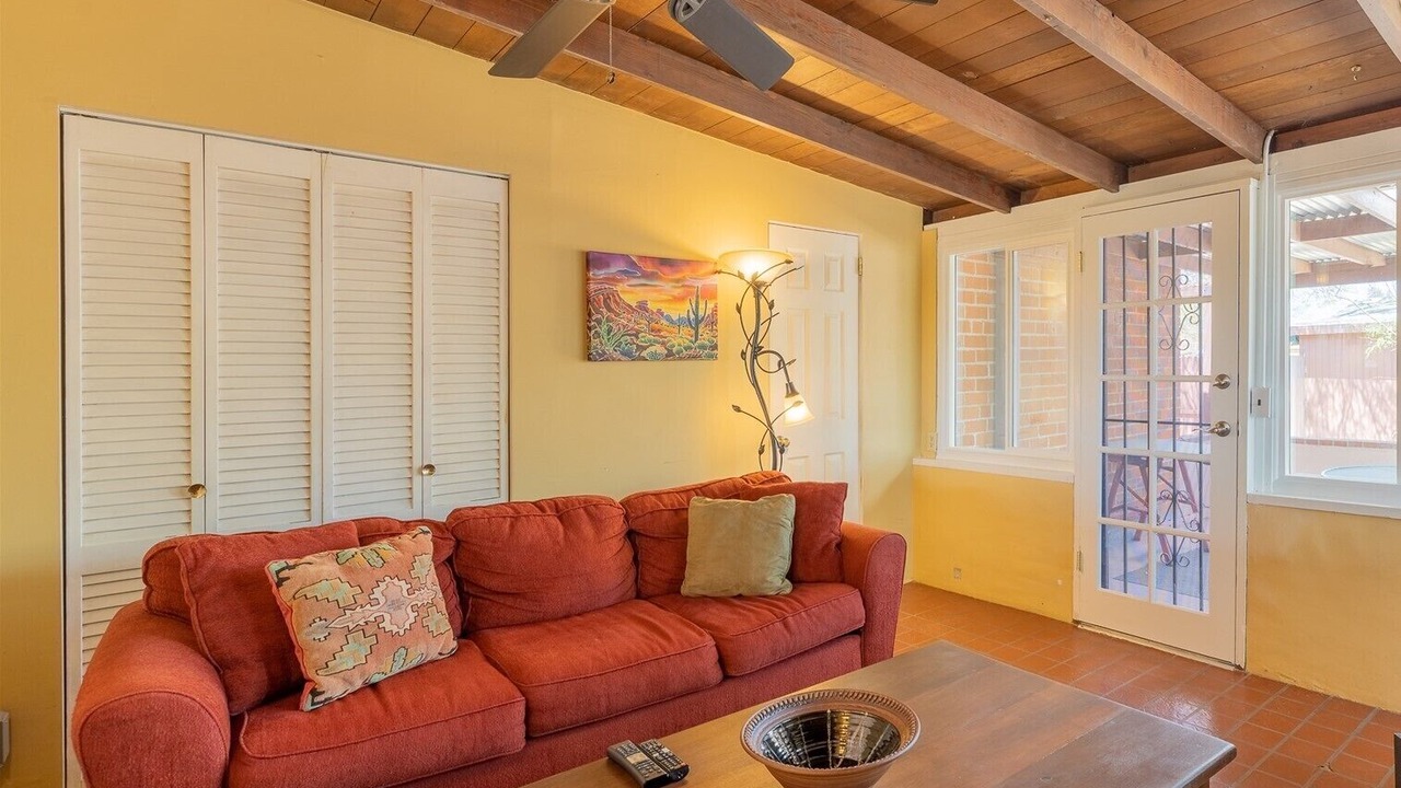 Photo of Livingroom in Blenman-Elm