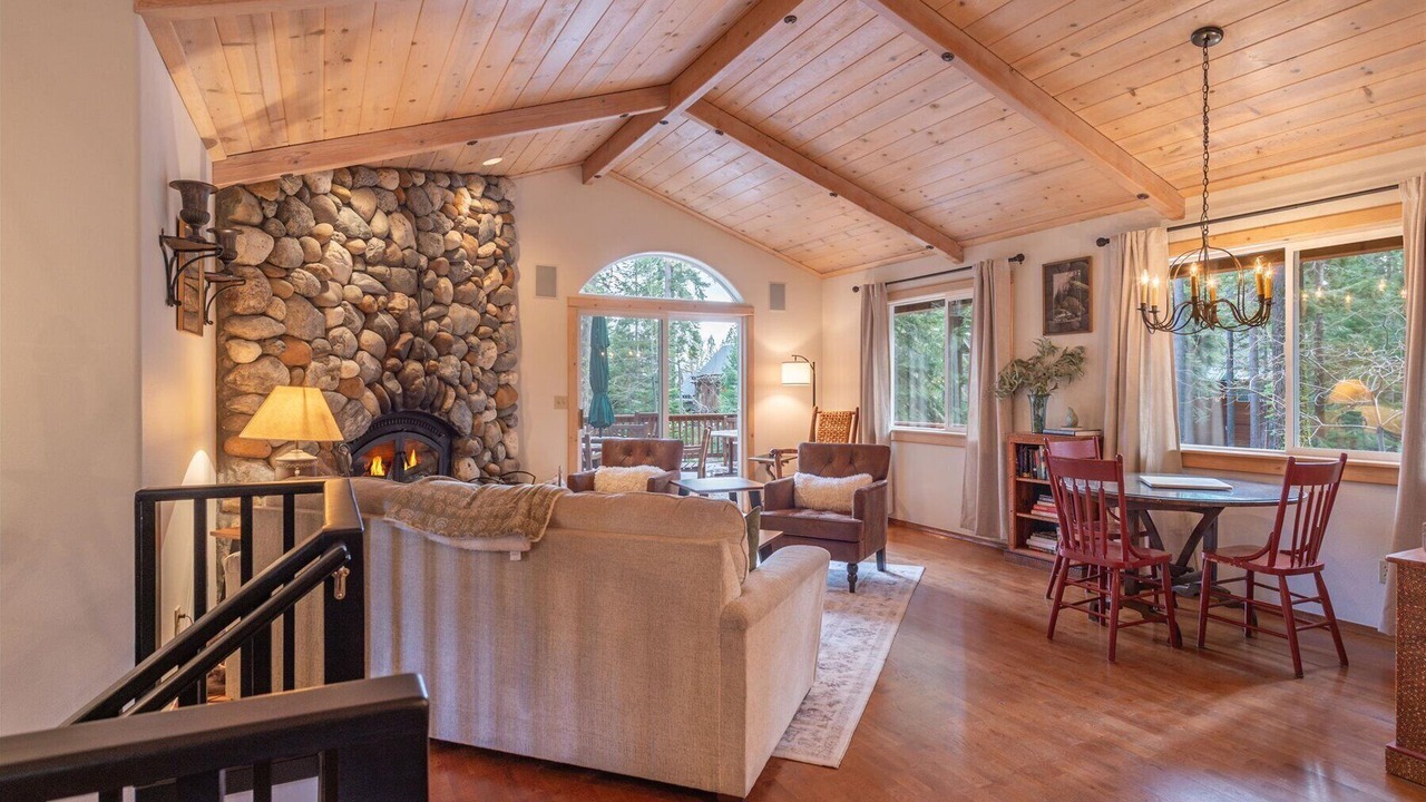 Photo of Livingroom in Tahoe Pines
