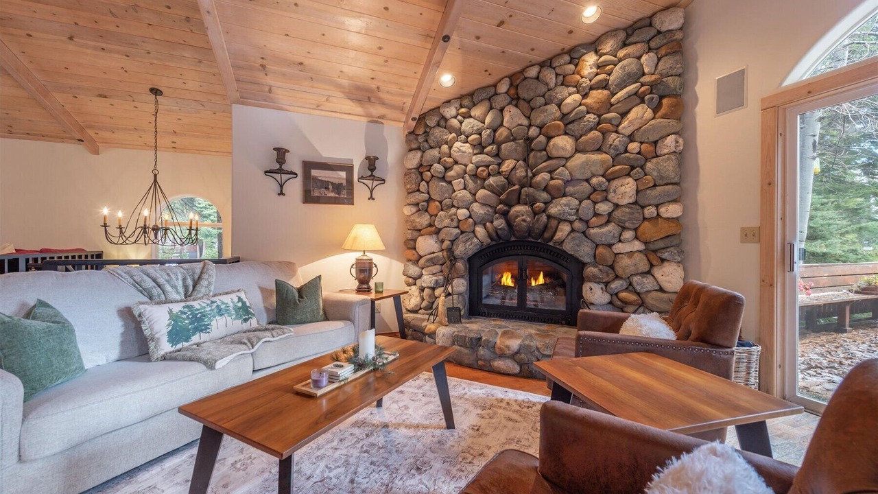 Photo of Livingroom in Tahoe Pines