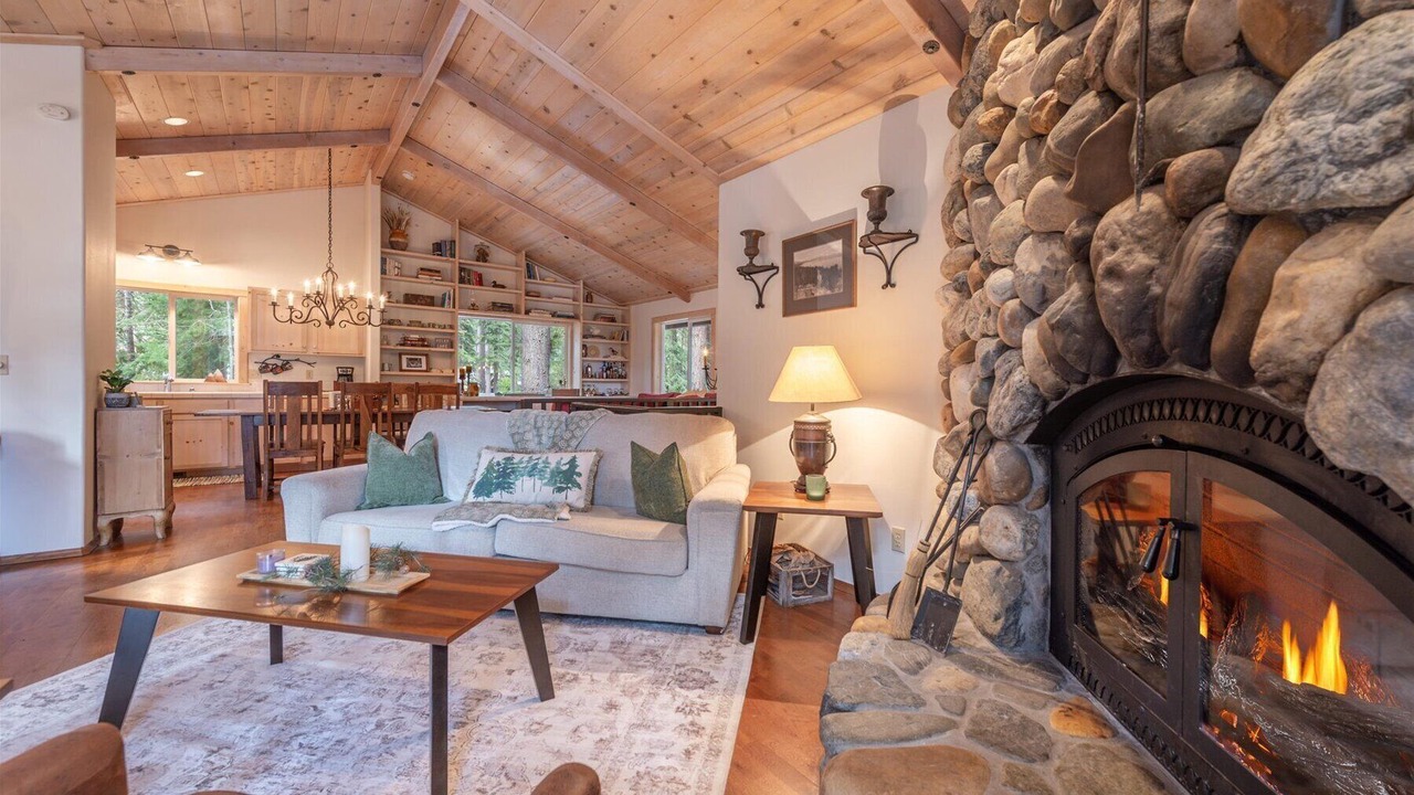 Photo of Livingroom in Tahoe Pines