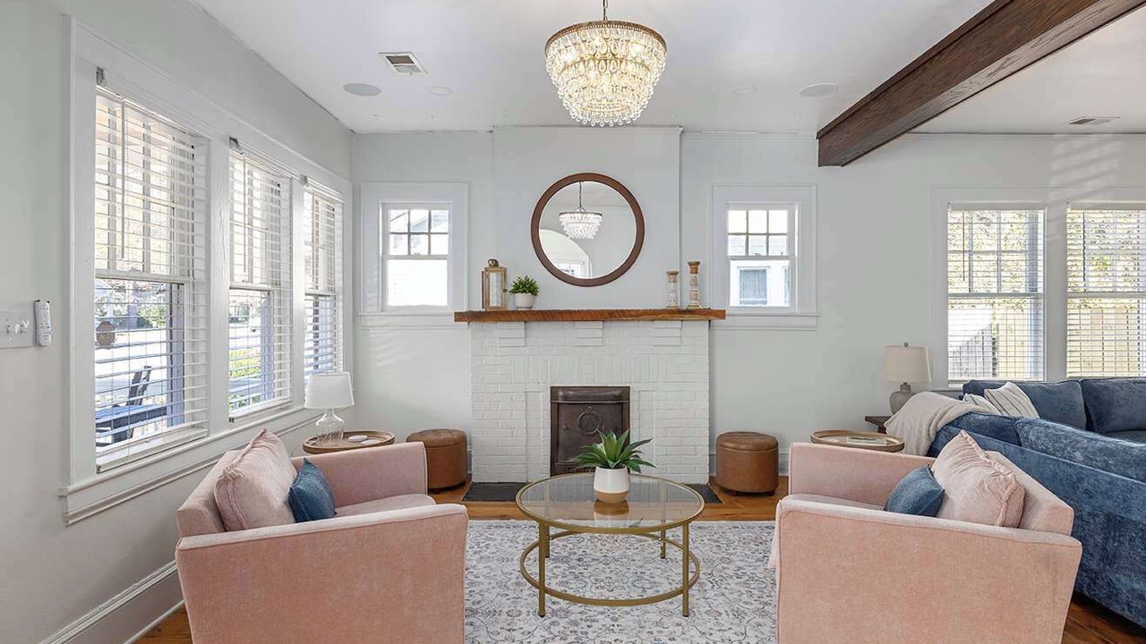 Photo of Livingroom in Commonwealth