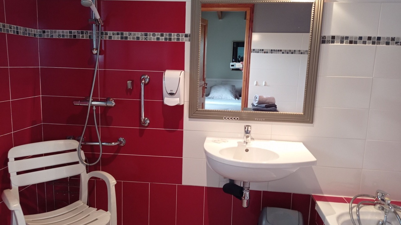 Photo of Bathroom in Plouegat-Moysan